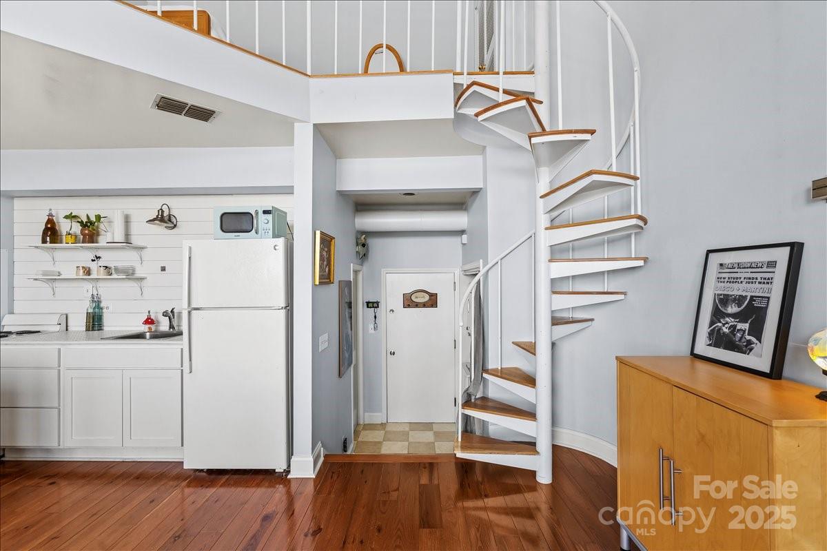 201 S Washington Street #406 Property Photo 5