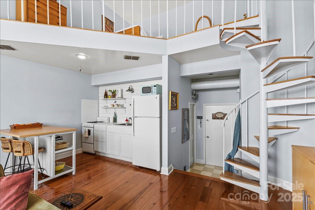 201 S Washington Street #406 Property Photo 9