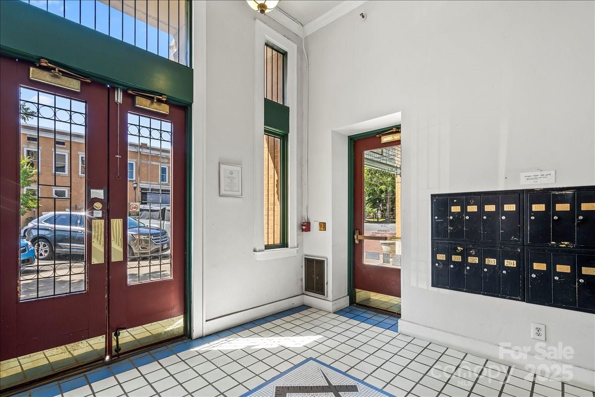 201 S Washington Street #406 Property Photo 23