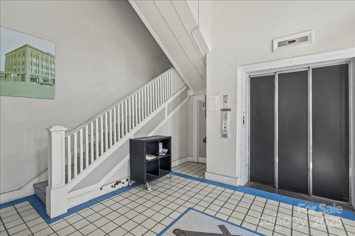 201 S Washington Street #406 Property Photo 24