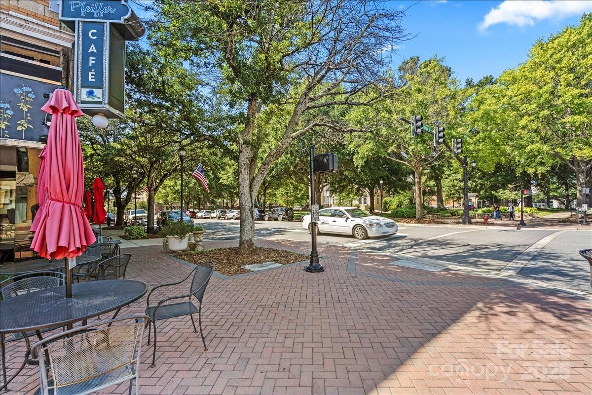 201 S Washington Street #406 Property Photo 25