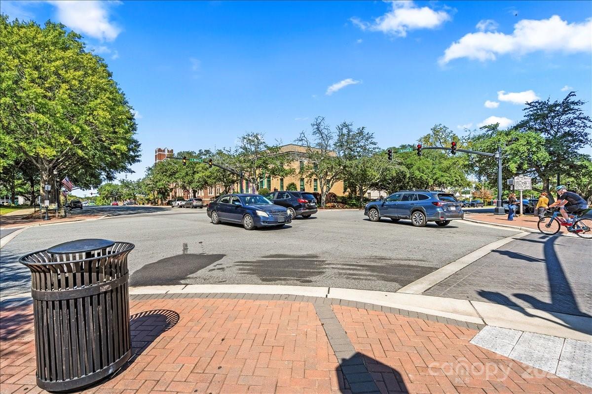 201 S Washington Street #406 Property Photo 26