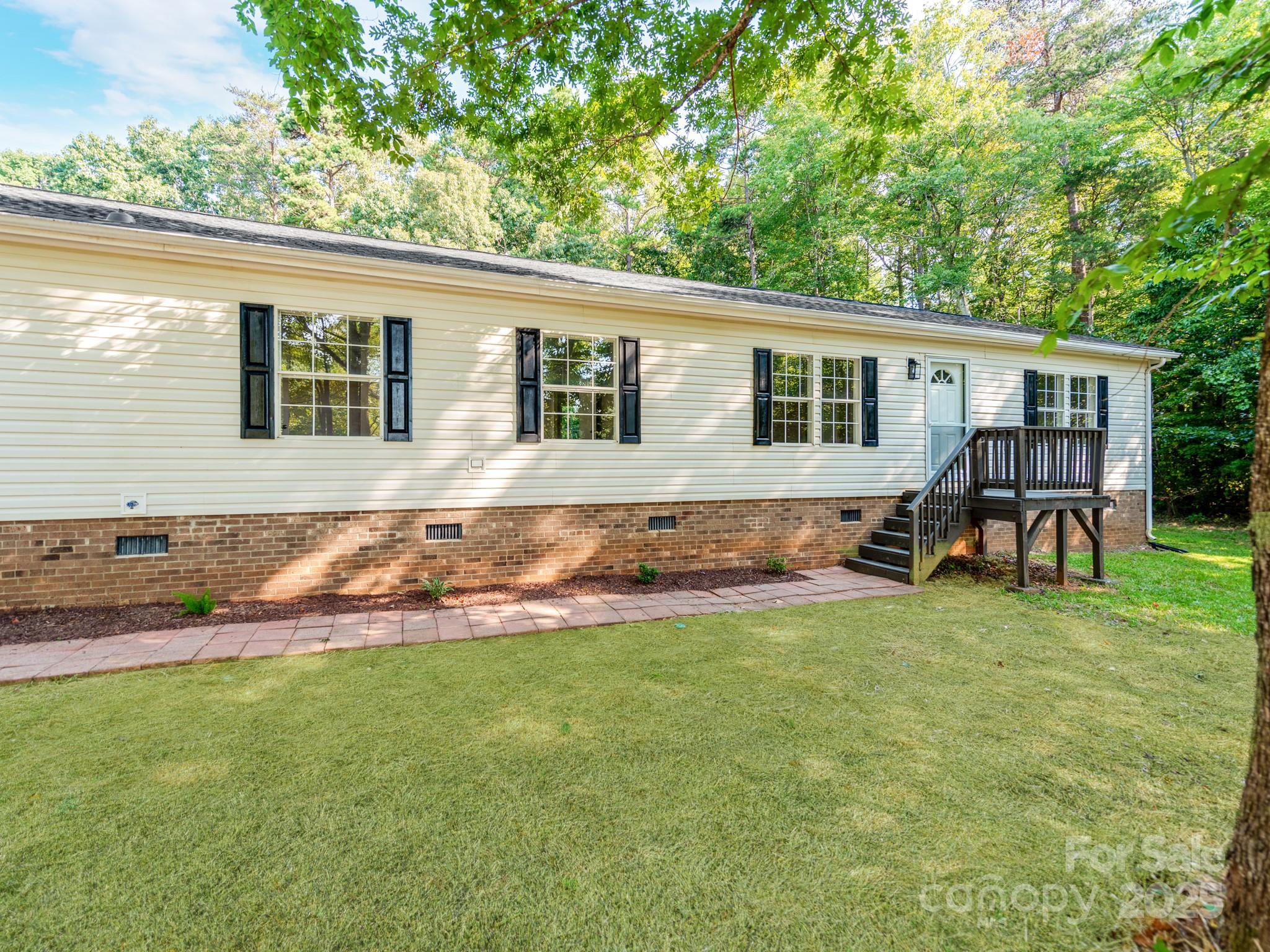 1219 Foxlaire Drive Property Photo 3