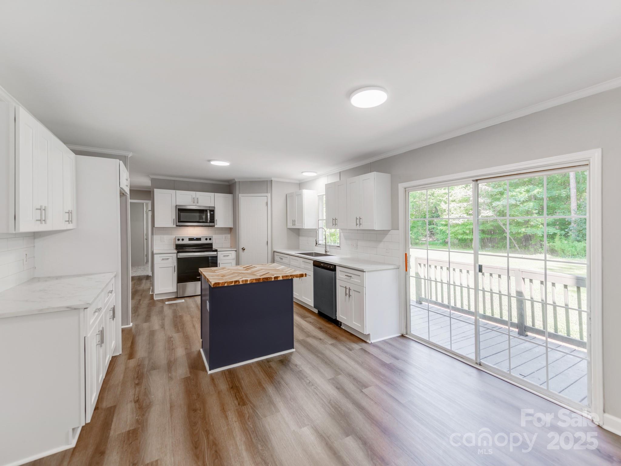 1219 Foxlaire Drive Property Photo 7