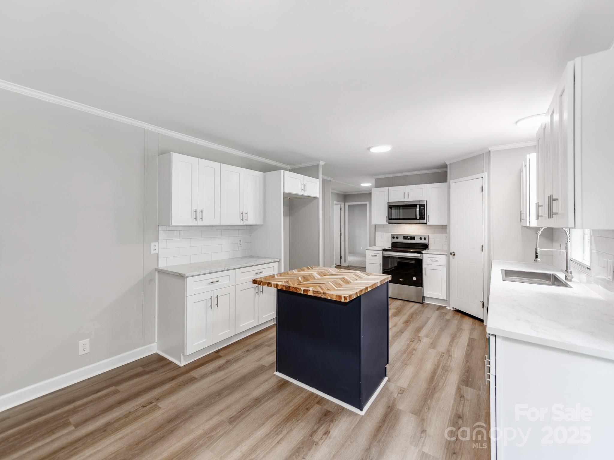 1219 Foxlaire Drive Property Photo 8