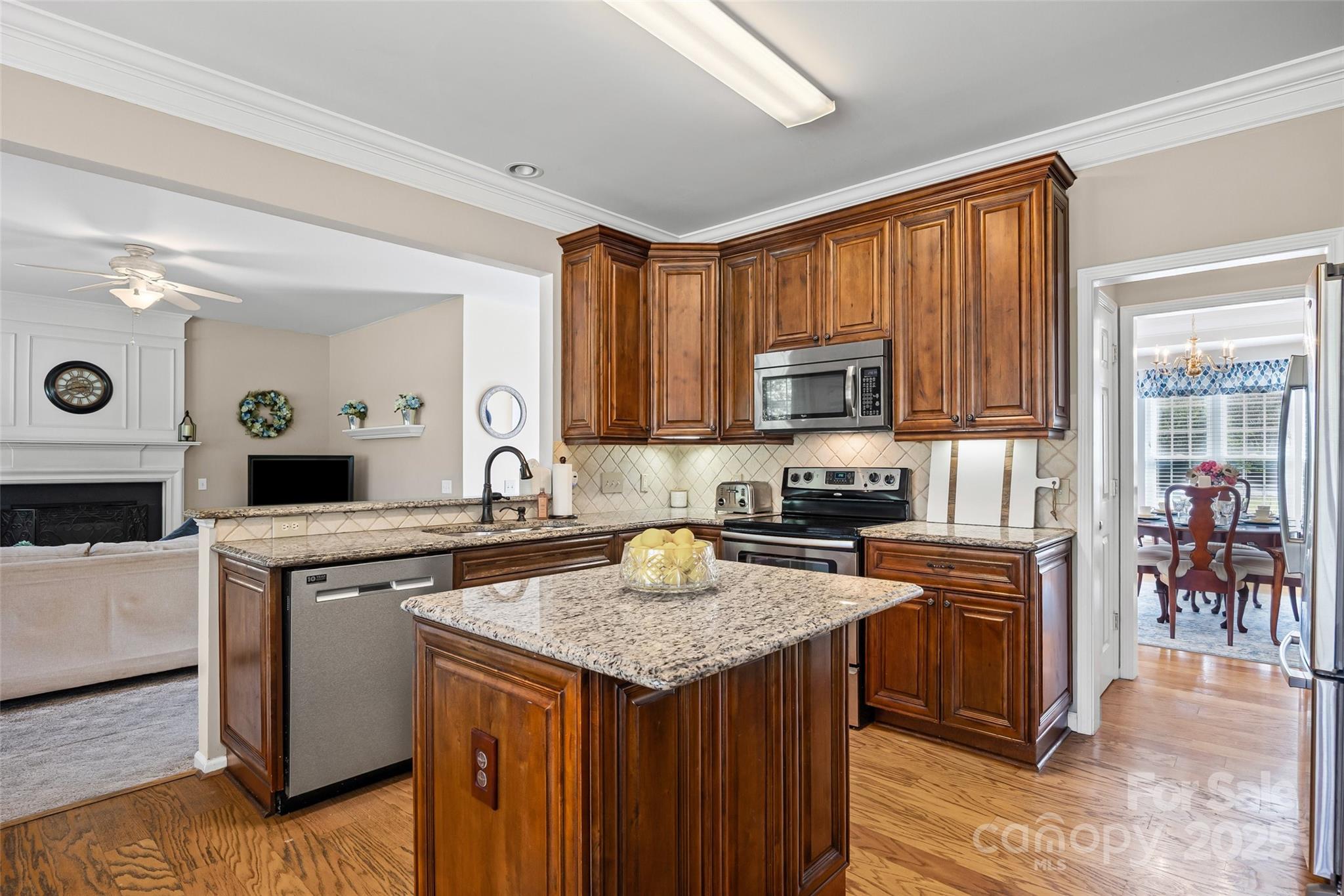 5899 Crimson Oak Court Property Photo 8