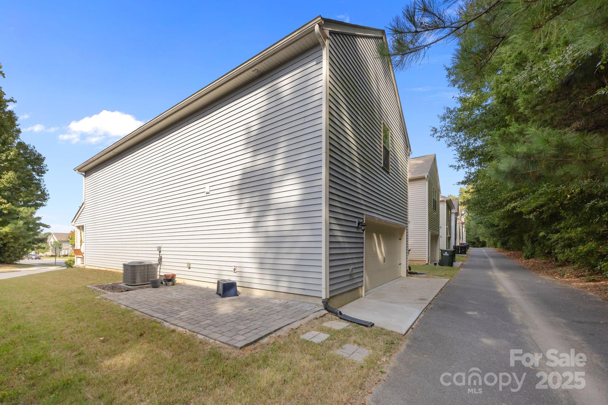 555 Stockton Way Property Photo 9