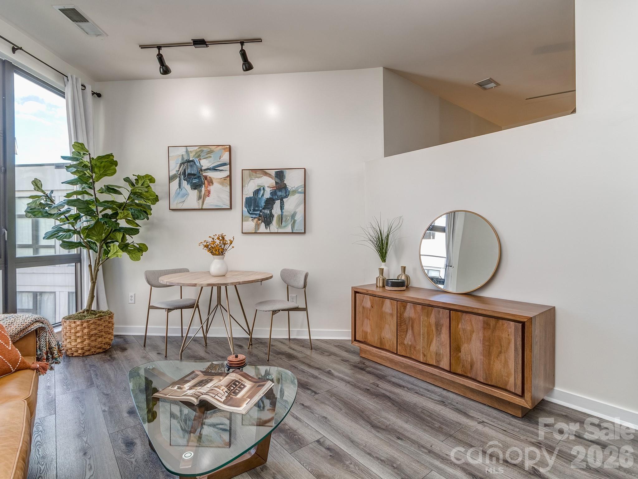 525 E Sixth Street 407 Property Photo 1
