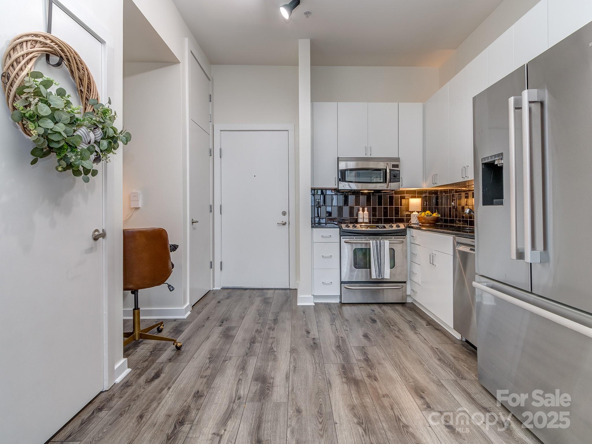 525 E Sixth Street 407 Property Photo 3