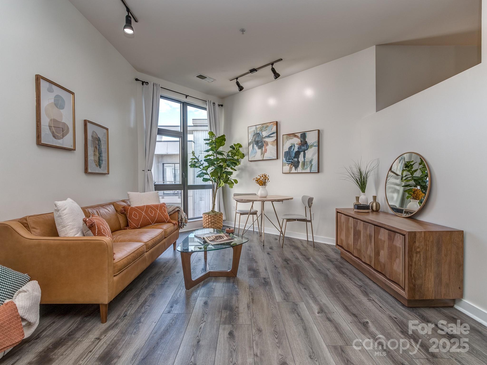 525 E Sixth Street 407 Property Photo 8