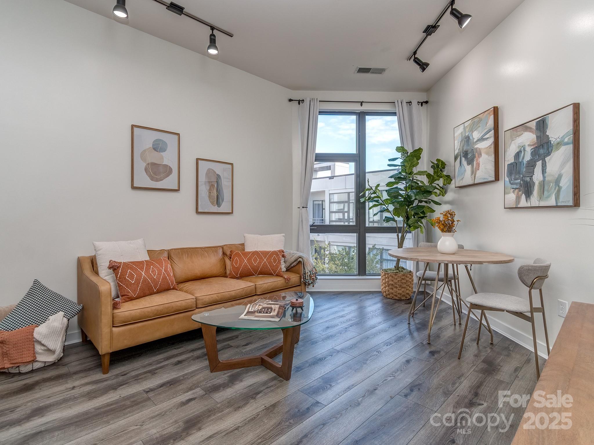 525 E Sixth Street 407 Property Photo 9