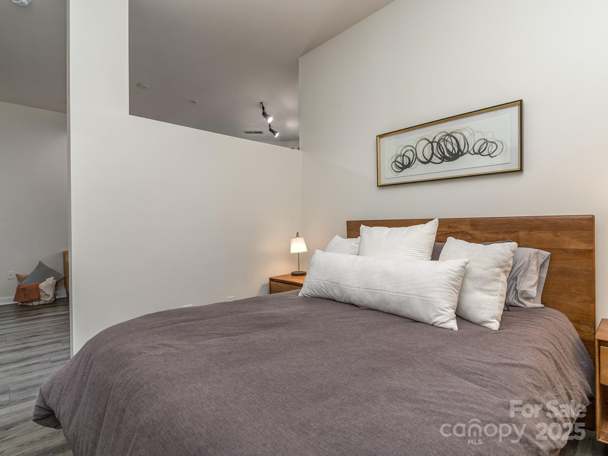 525 E Sixth Street 407 Property Photo 14