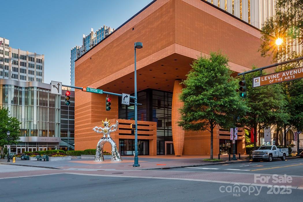 525 E Sixth Street 407 Property Photo 21