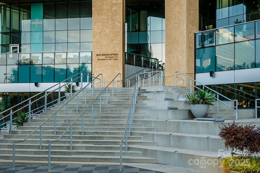 525 E Sixth Street 407 Property Photo 24