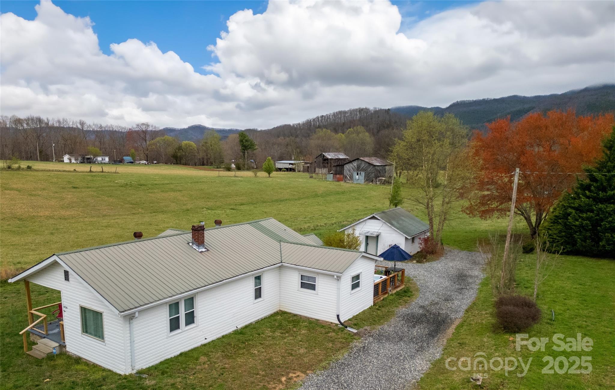 626 Fairview Loop Property Photo 2