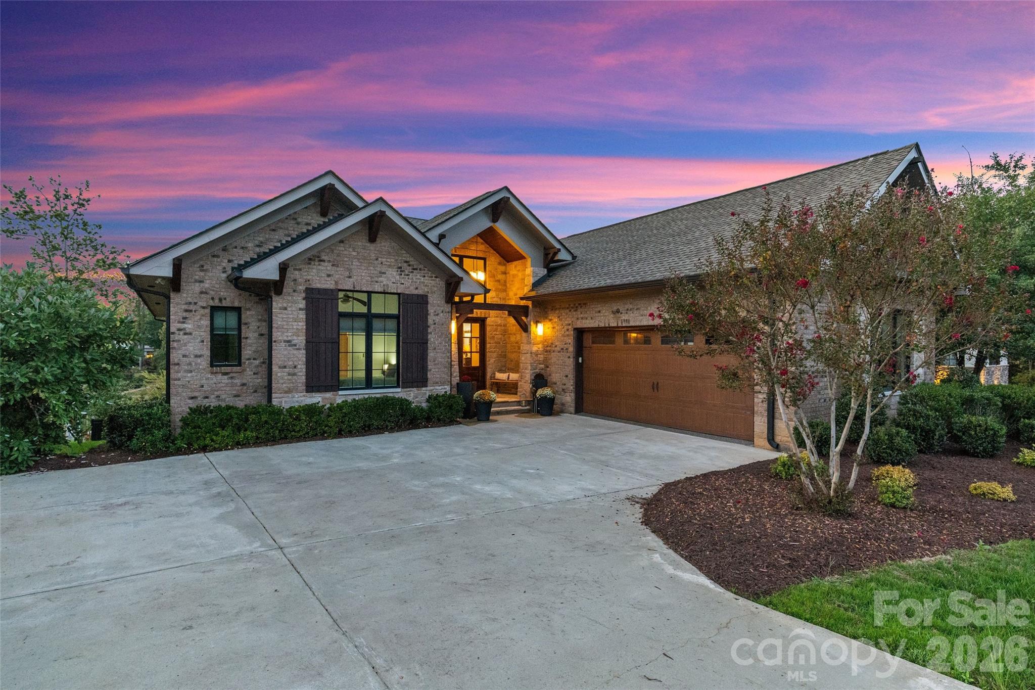 6032 Headlands Court Property Photo 8