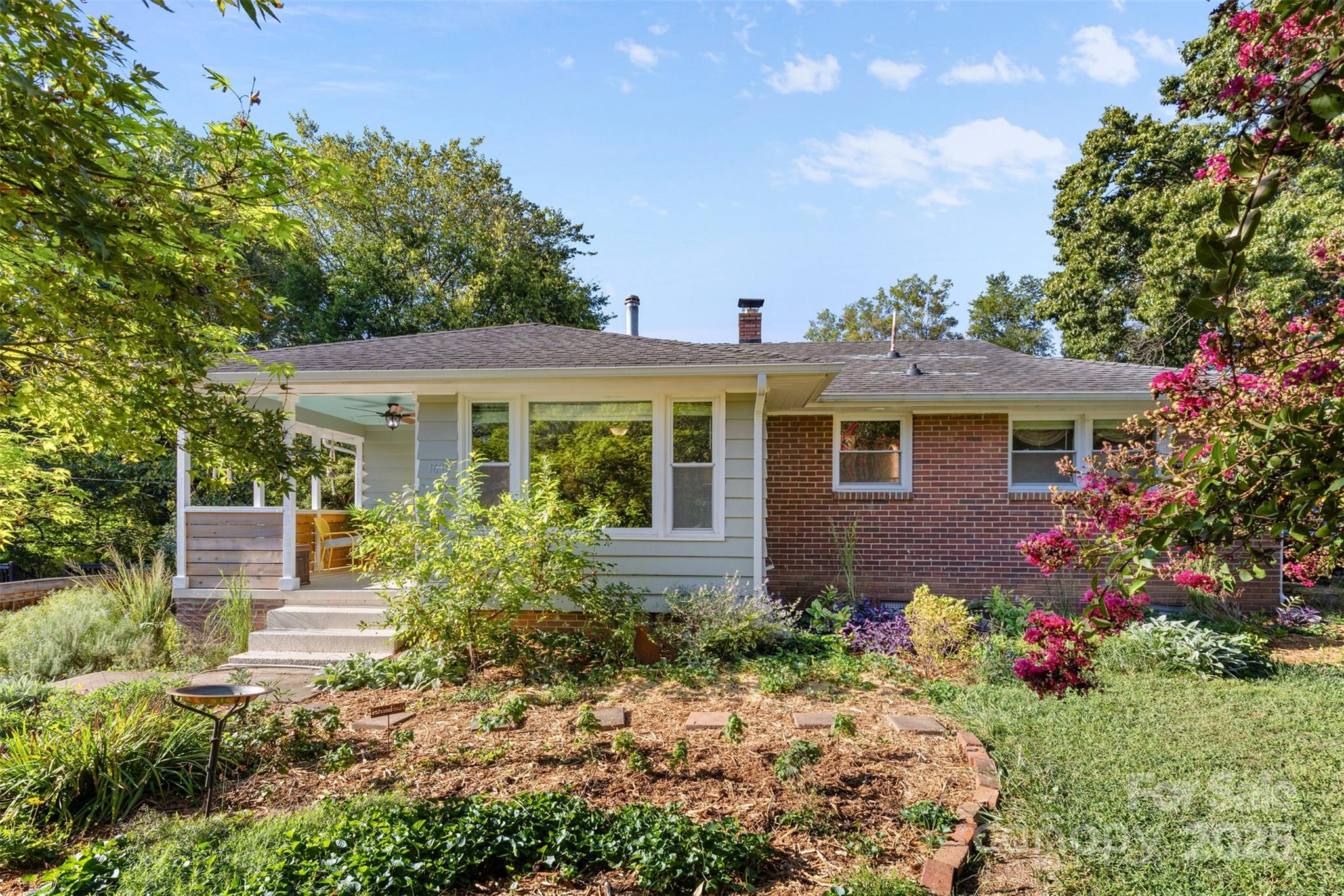 1638 Academy Street Property Photo 1