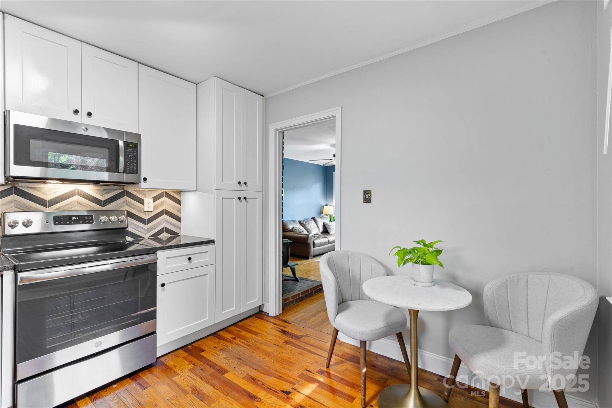 1638 Academy Street Property Photo 6