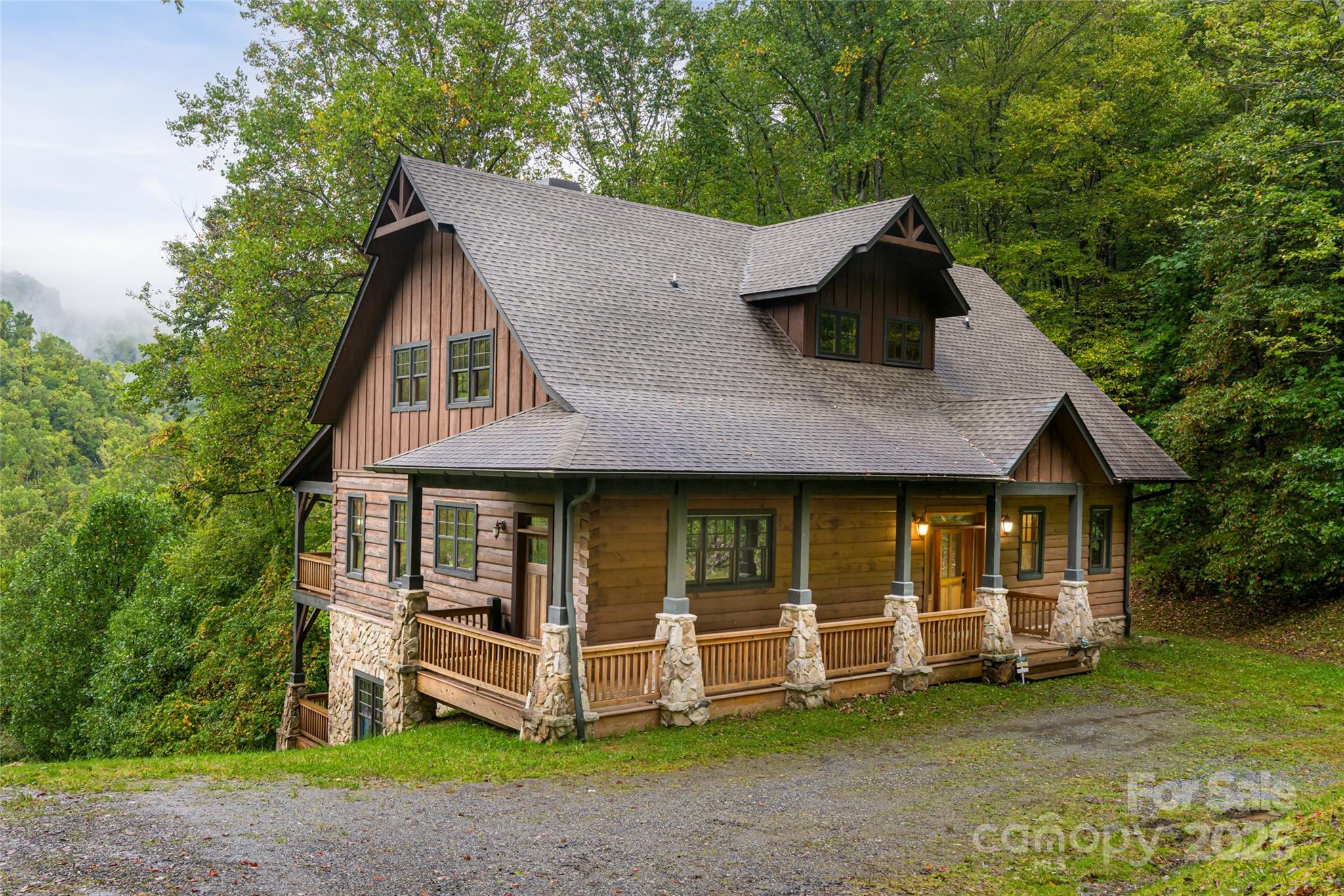 635 Whisper Mountain Drive Property Photo 1