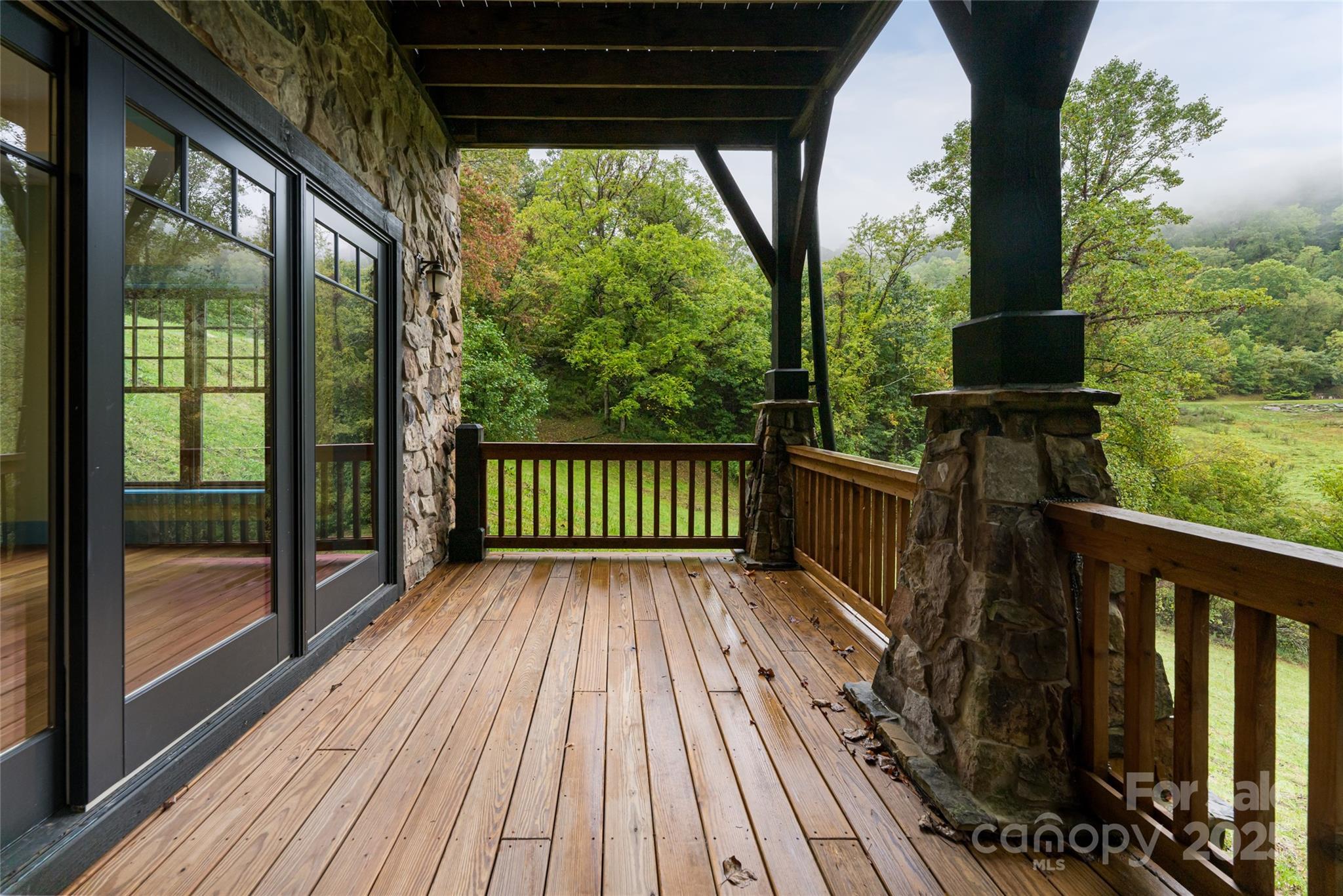 635 Whisper Mountain Drive Property Photo 8