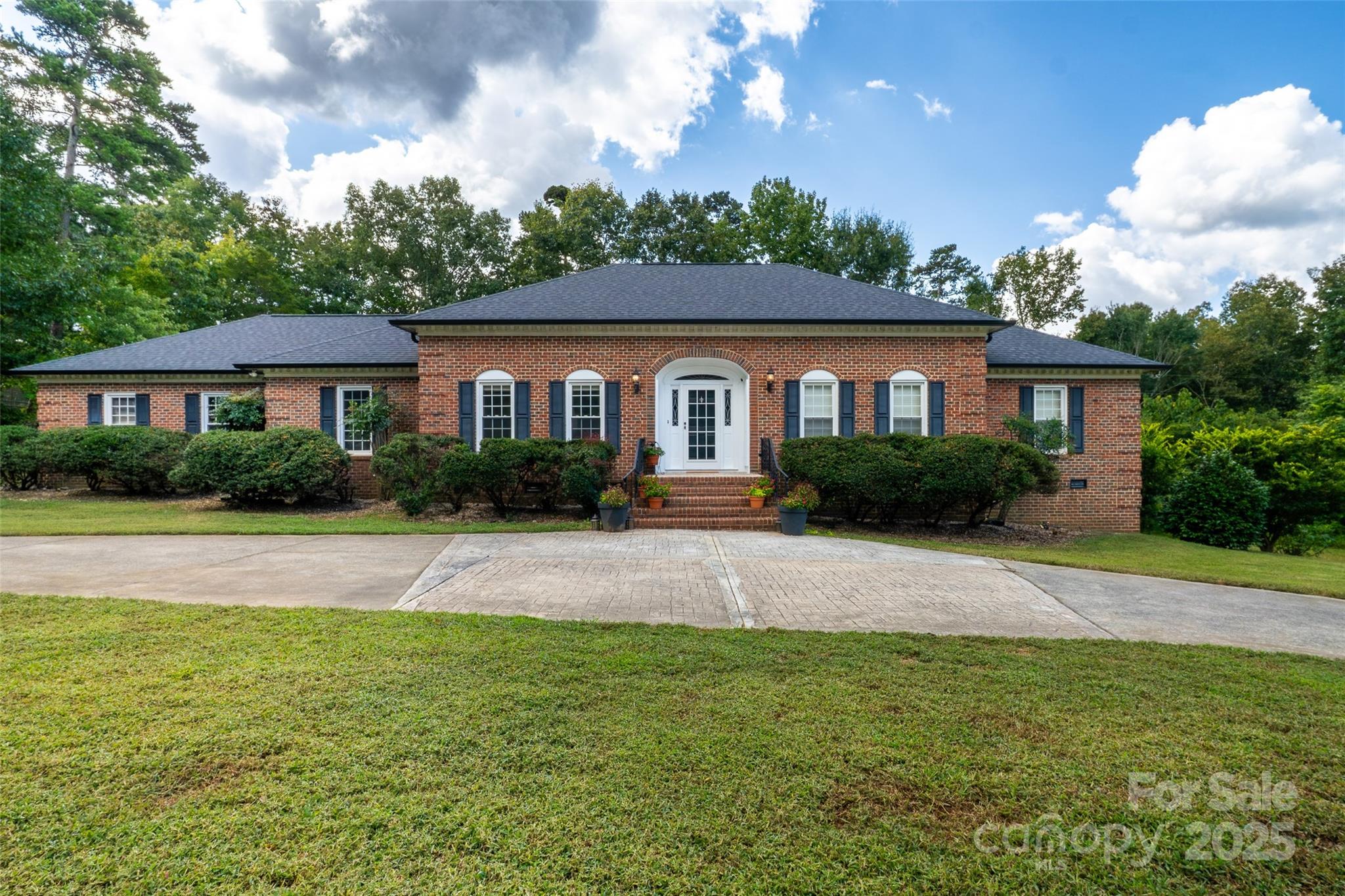 124 Windsor Greene Drive Property Photo 1