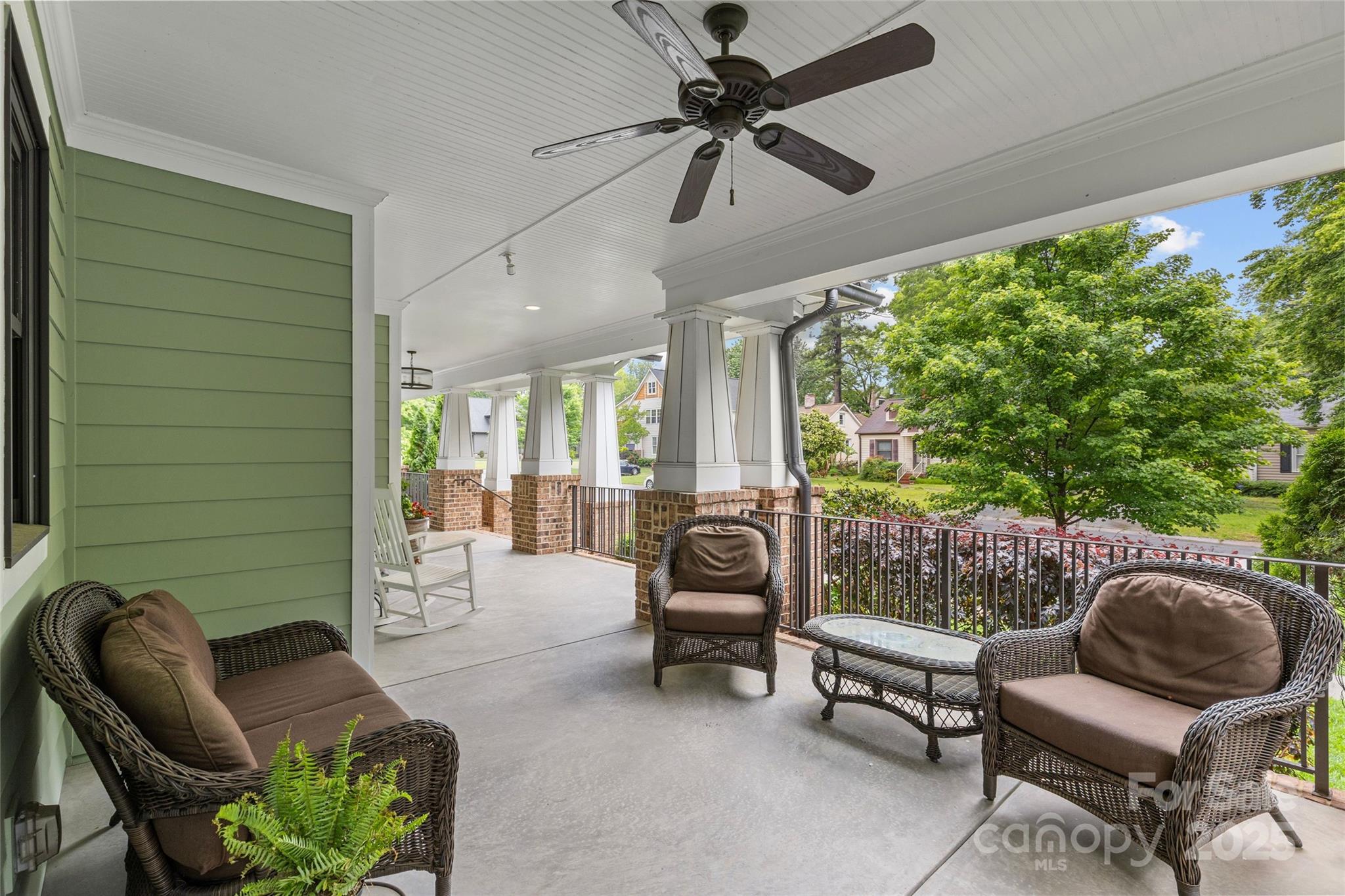 2414 Bay Street Property Photo 10