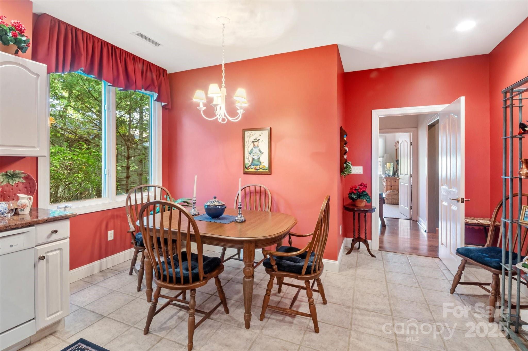 98 Taladu Court Property Photo 32