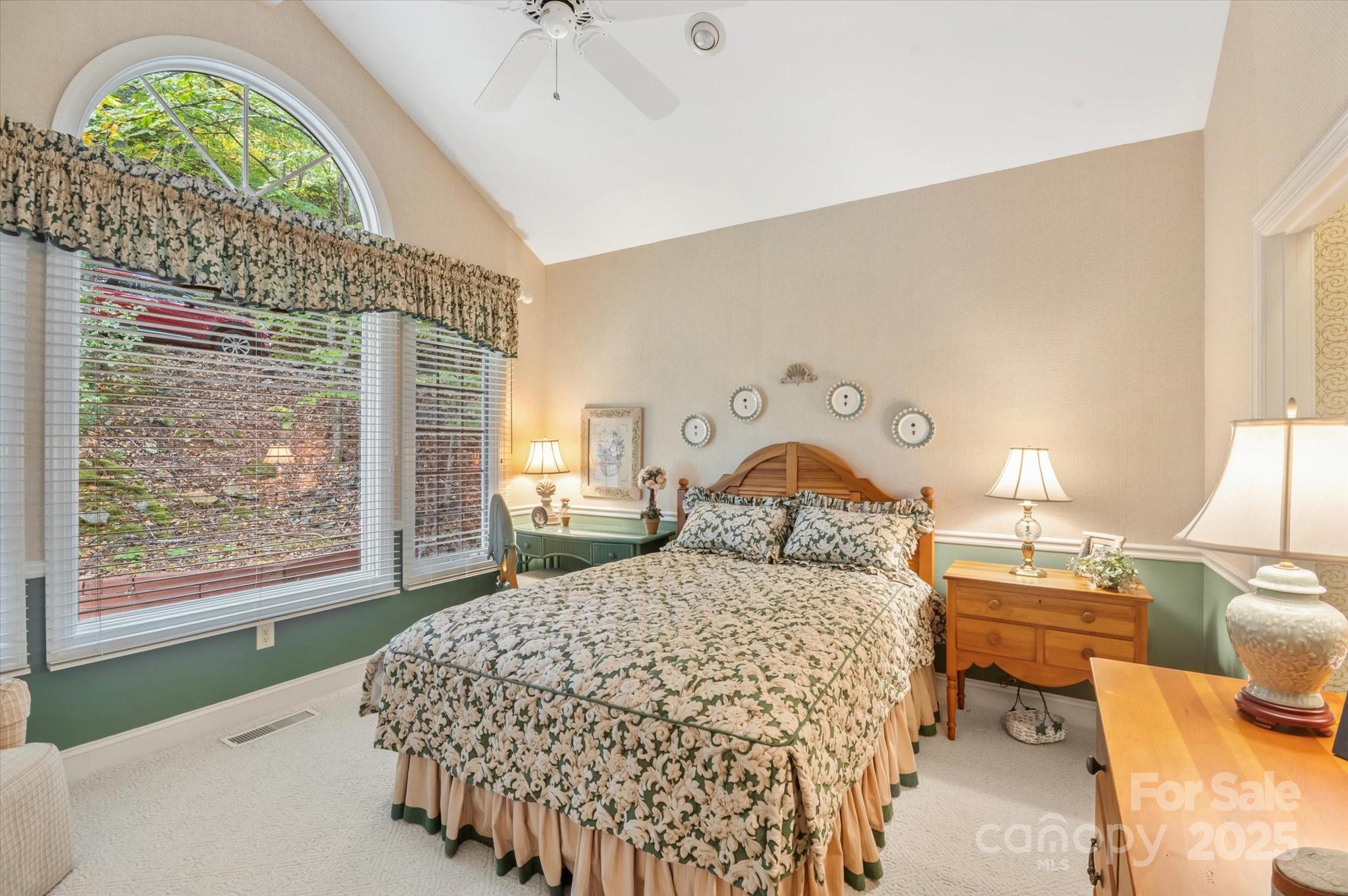 98 Taladu Court Property Photo 40