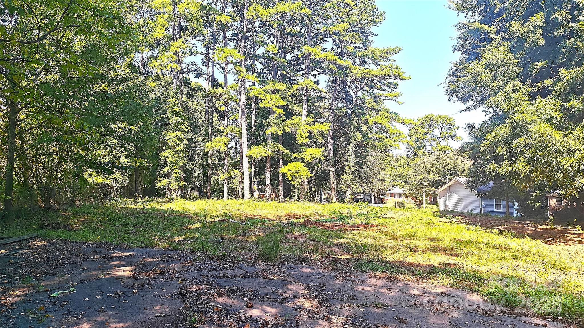 2217 Eastway Drive Property Photo 8