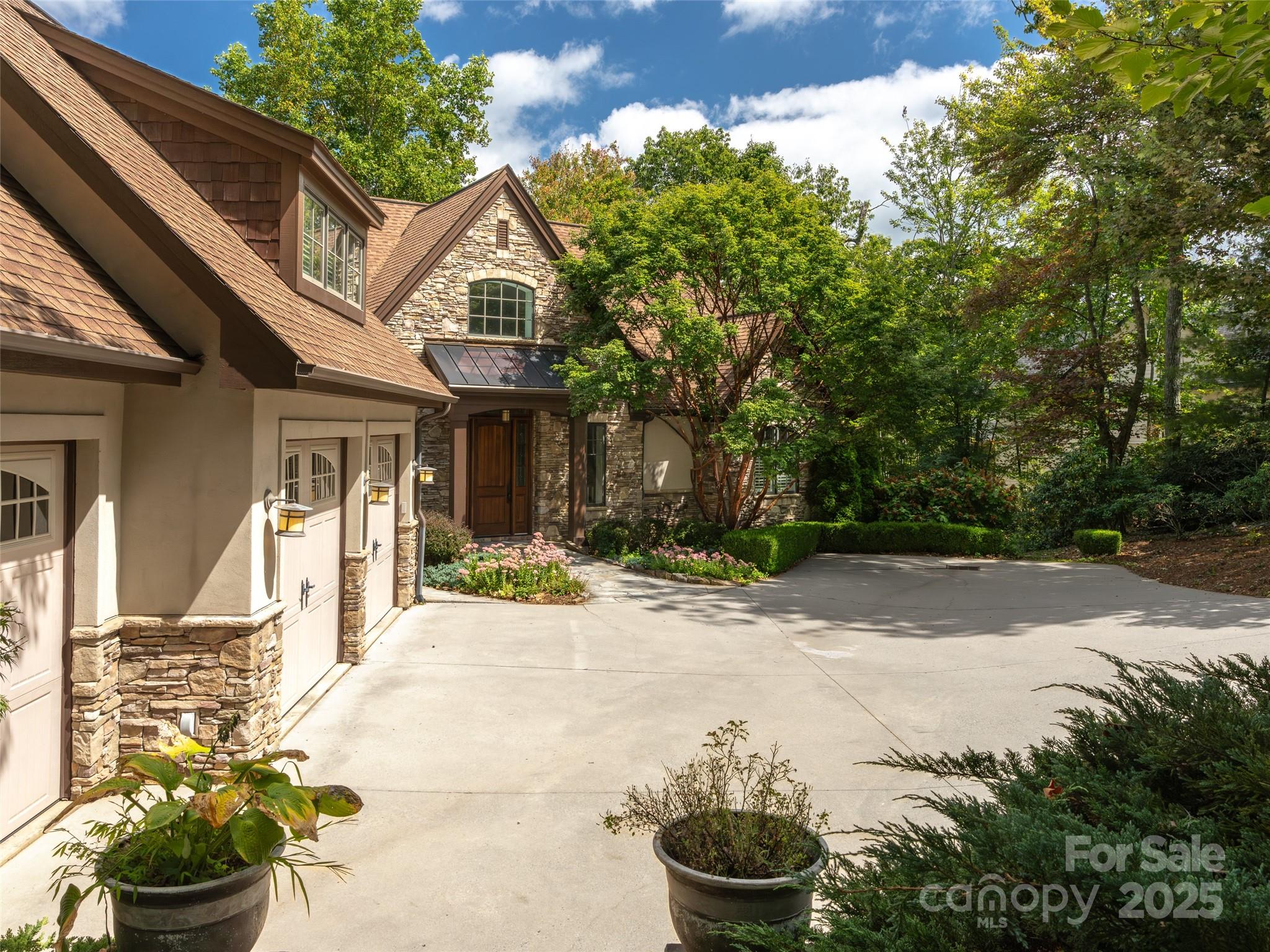 21 Windcliff Drive Property Photo 6