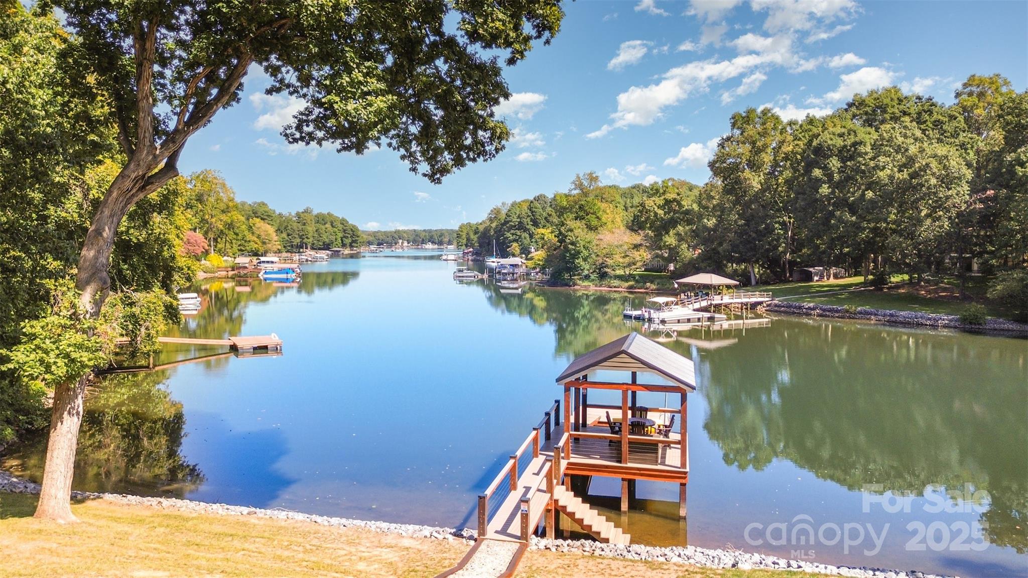 128 Wickford Lane Property Photo 8