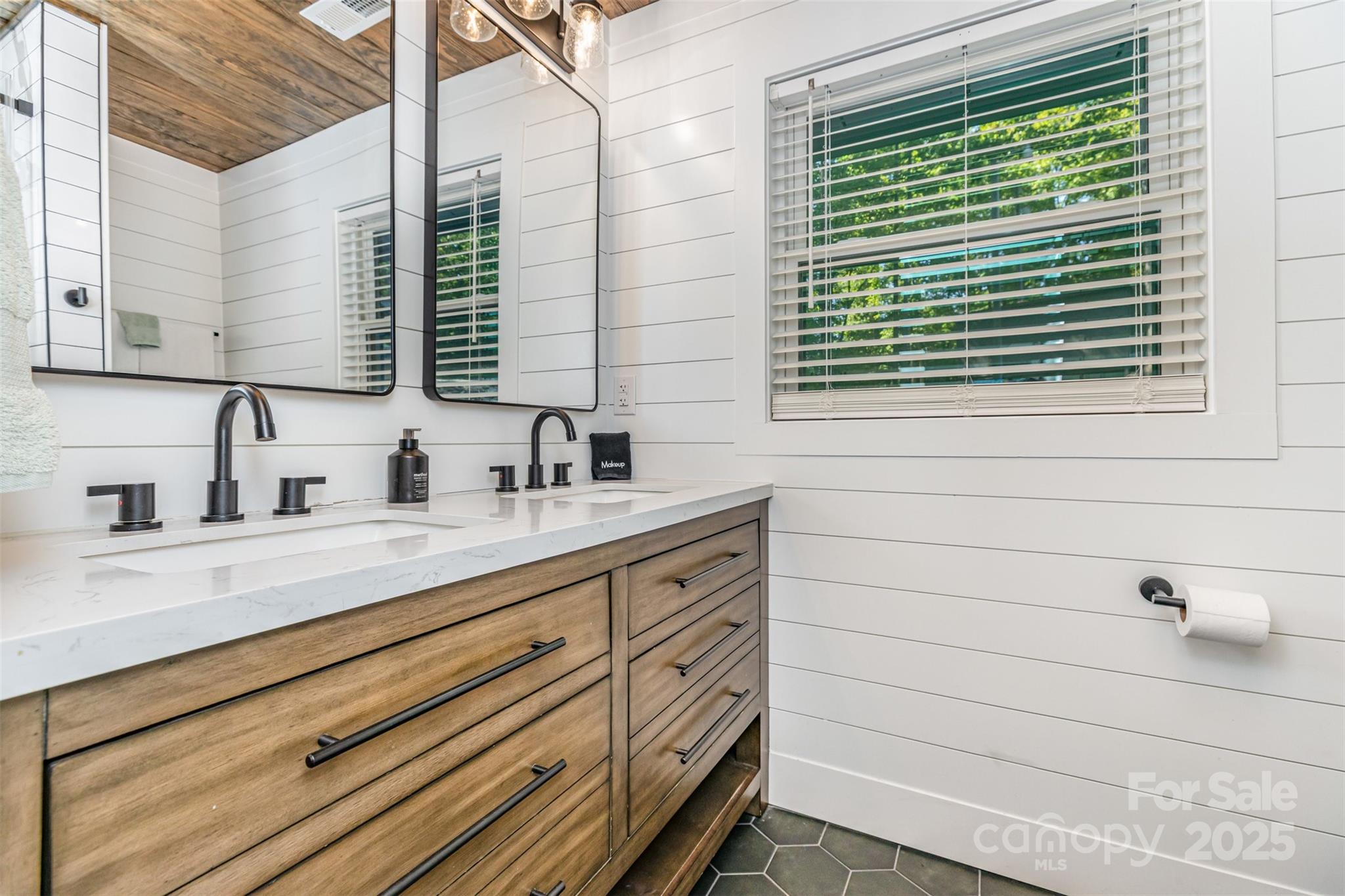 128 Wickford Lane Property Photo 15