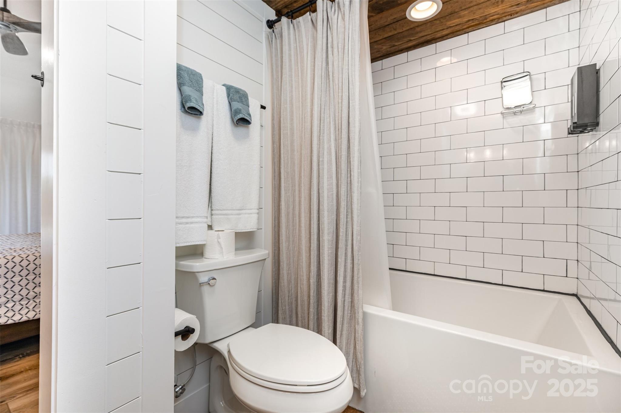 128 Wickford Lane Property Photo 19