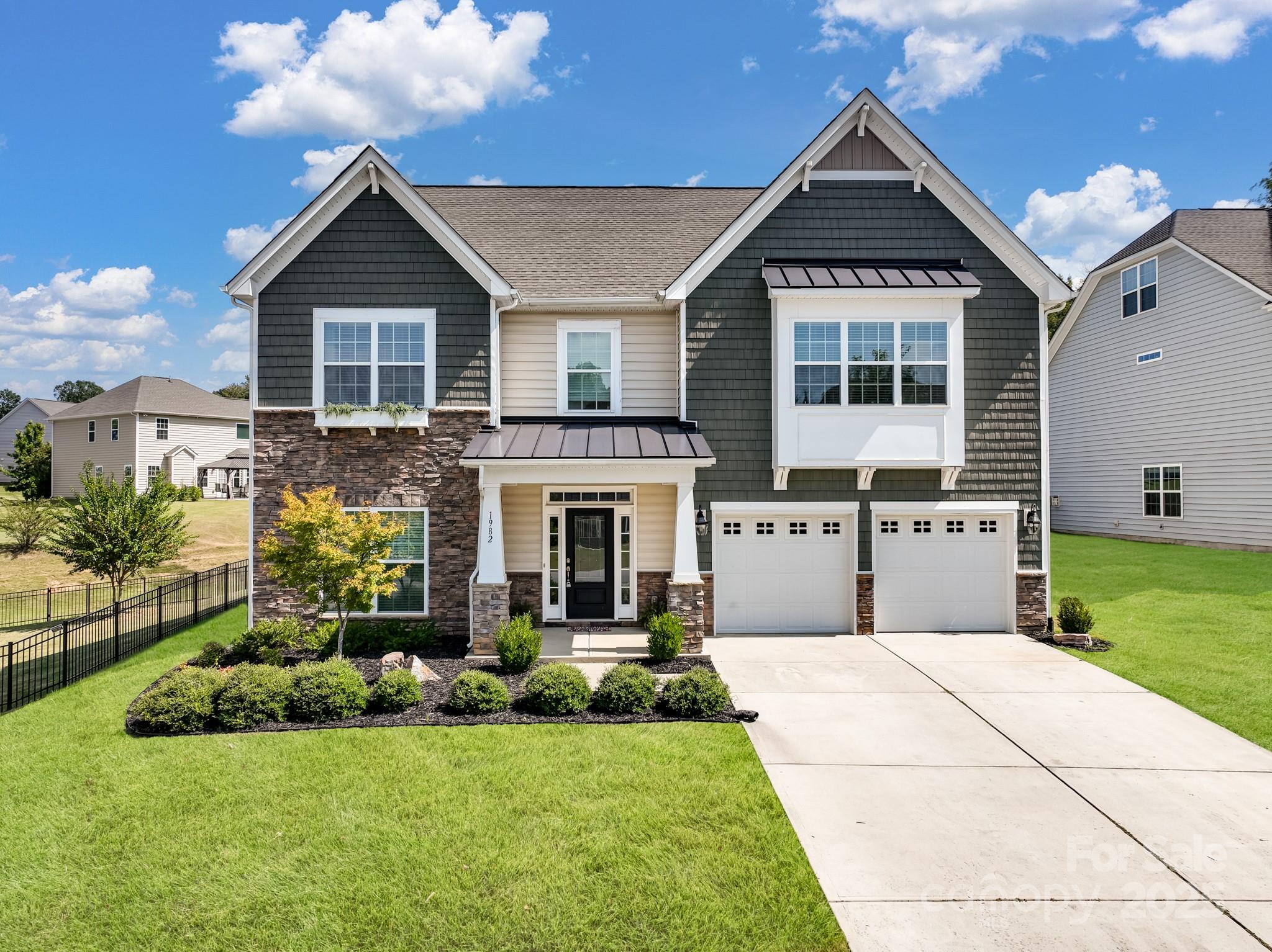 1982 Smokey Quartz Road Property Photo 1