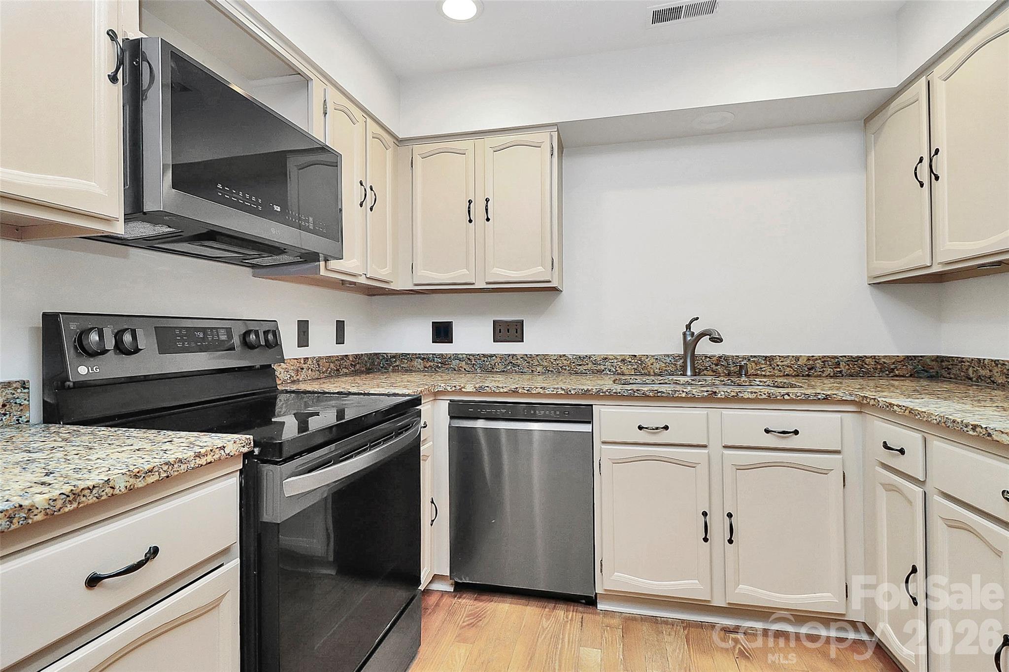 16 Woodvine Lane Property Photo 12