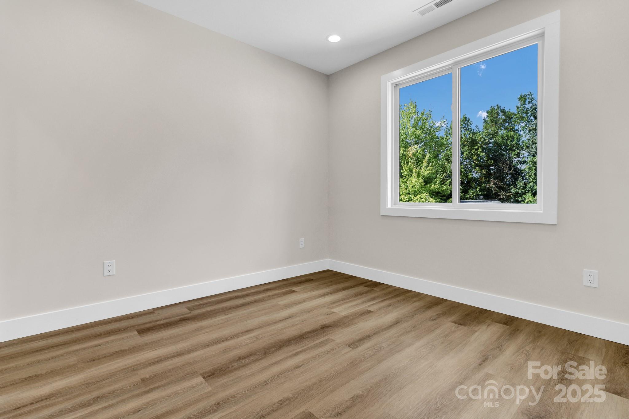 19 Lamar Avenue Property Photo 39