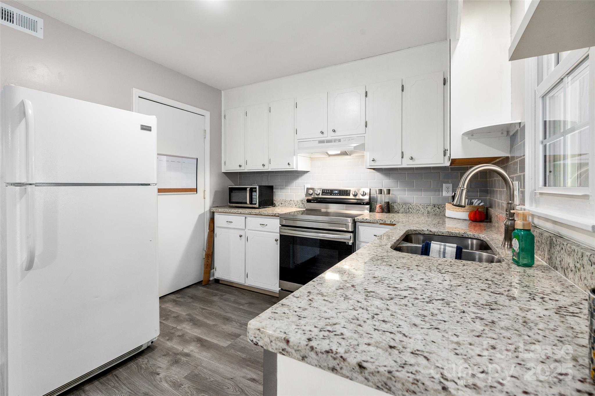 1422 Delane Avenue 9 Property Photo 5