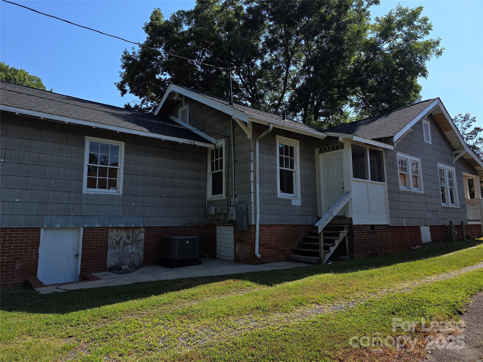 1323 The Plaza None Property Photo 3