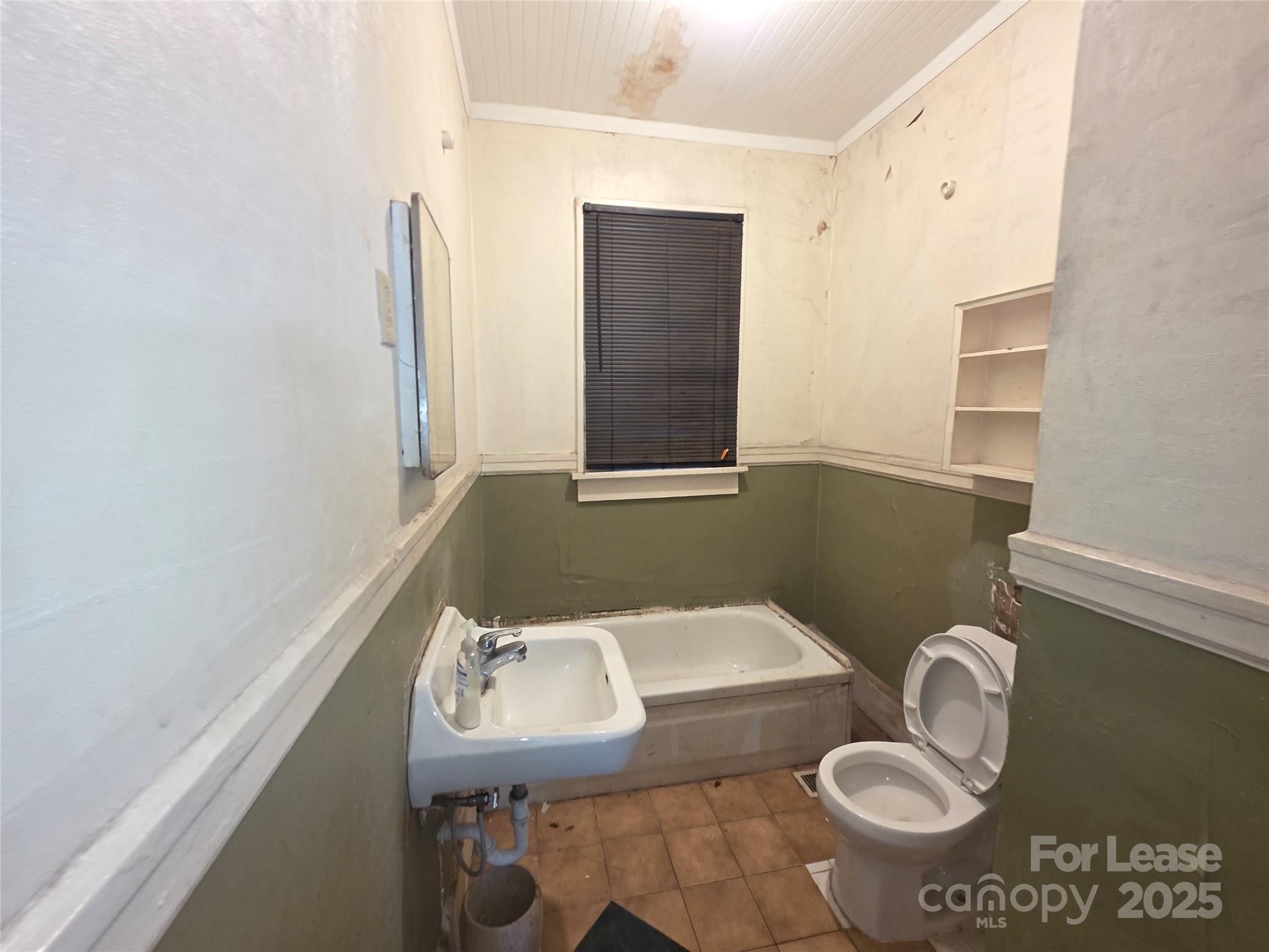 1323 The Plaza None Property Photo 16