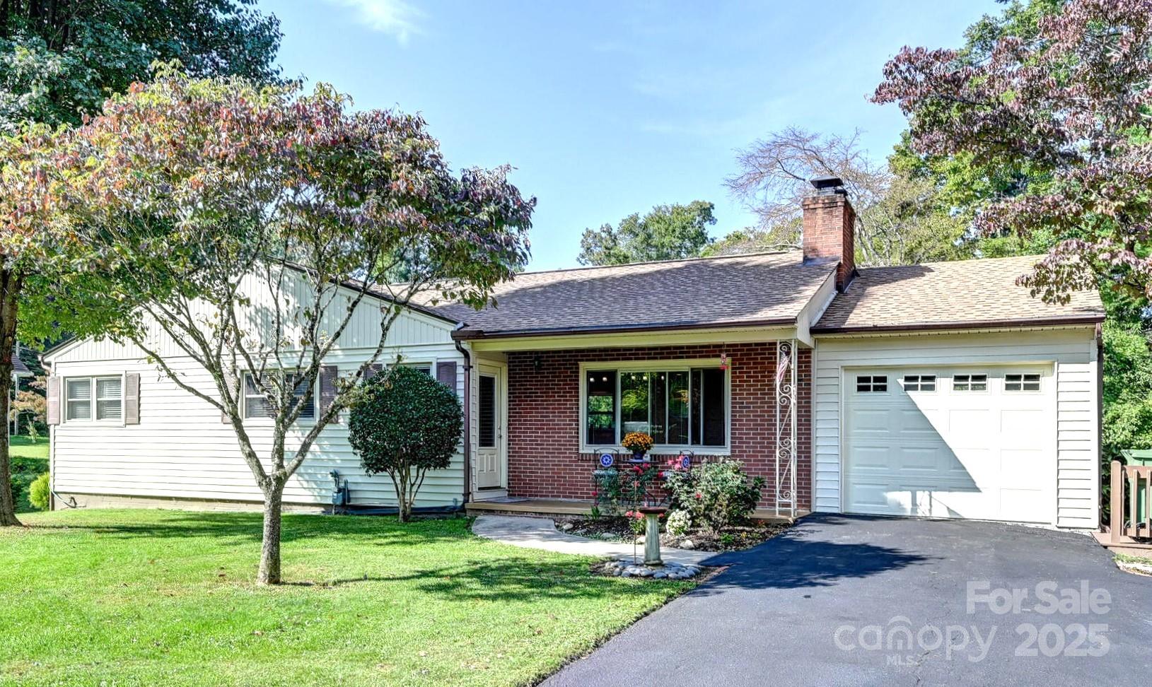 402 Balsam Road Property Photo 1
