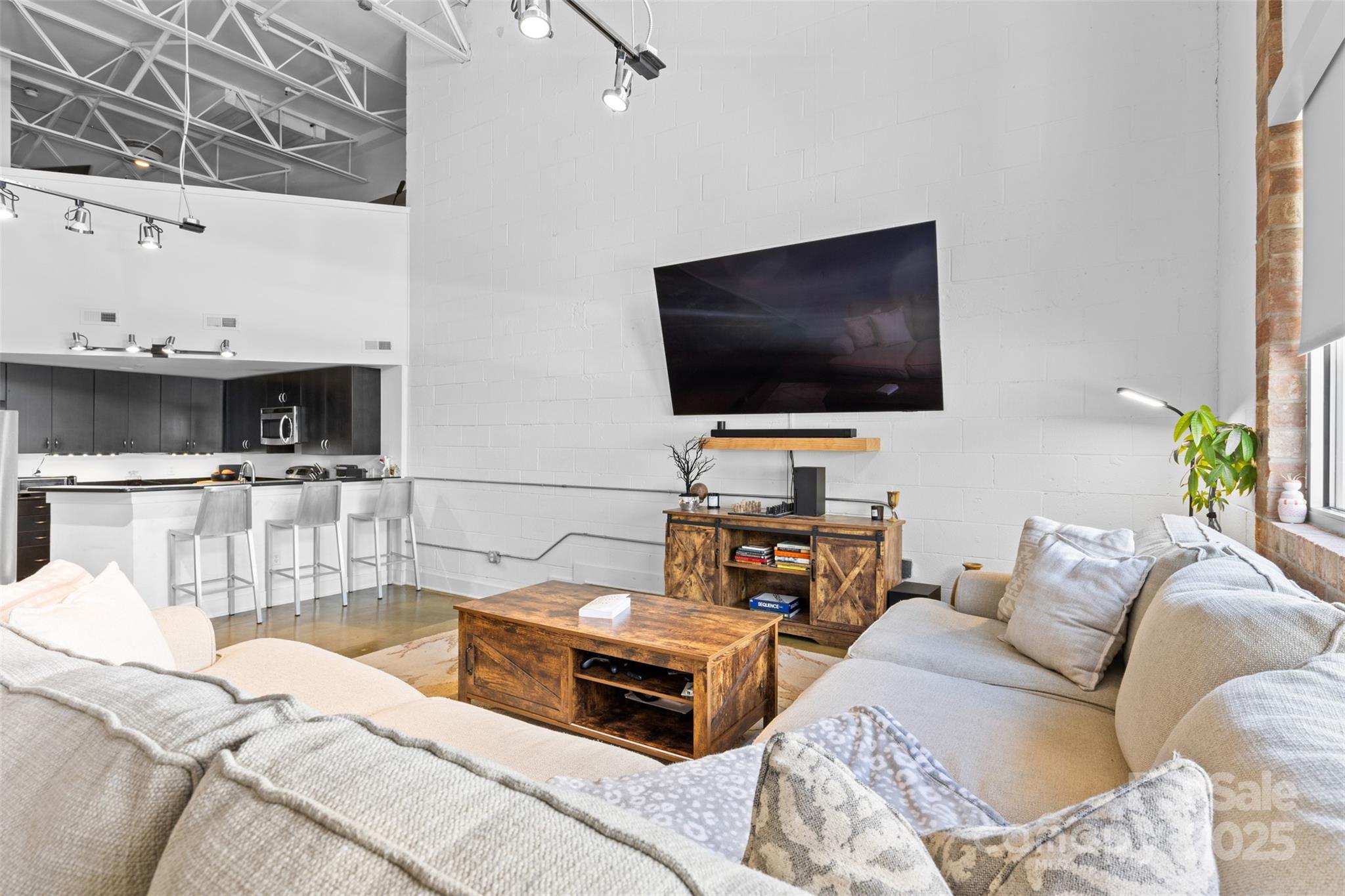 925 Westmere Avenue Property Photo 4