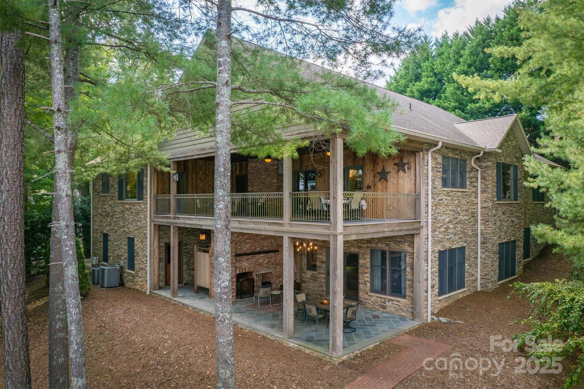 1831 Sandy Cove Drive Property Photo 2