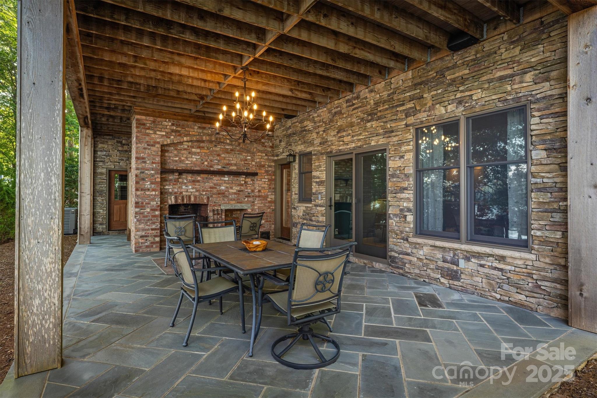 1831 Sandy Cove Drive Property Photo 3