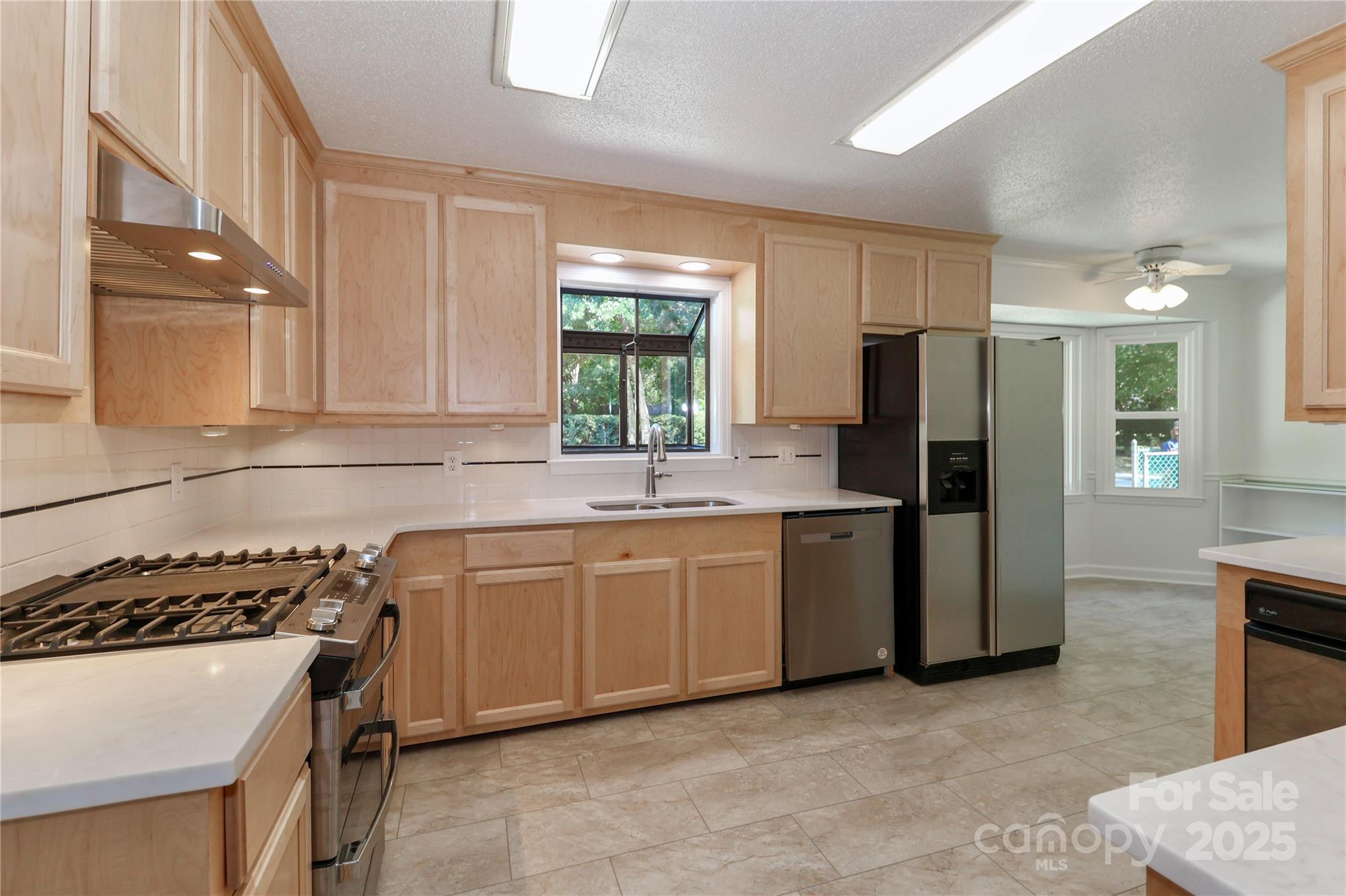 1051 Michael Avenue Property Photo 10
