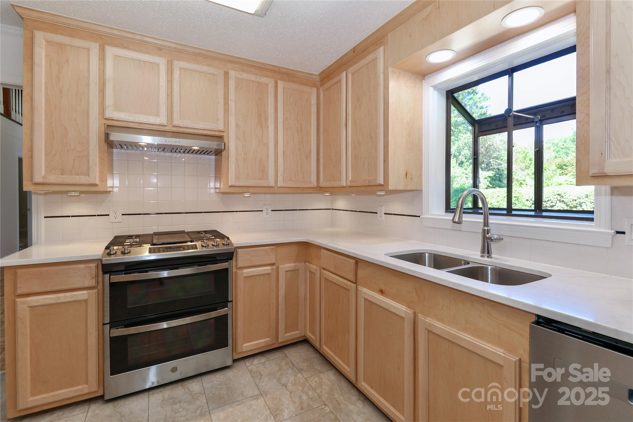 1051 Michael Avenue Property Photo 11