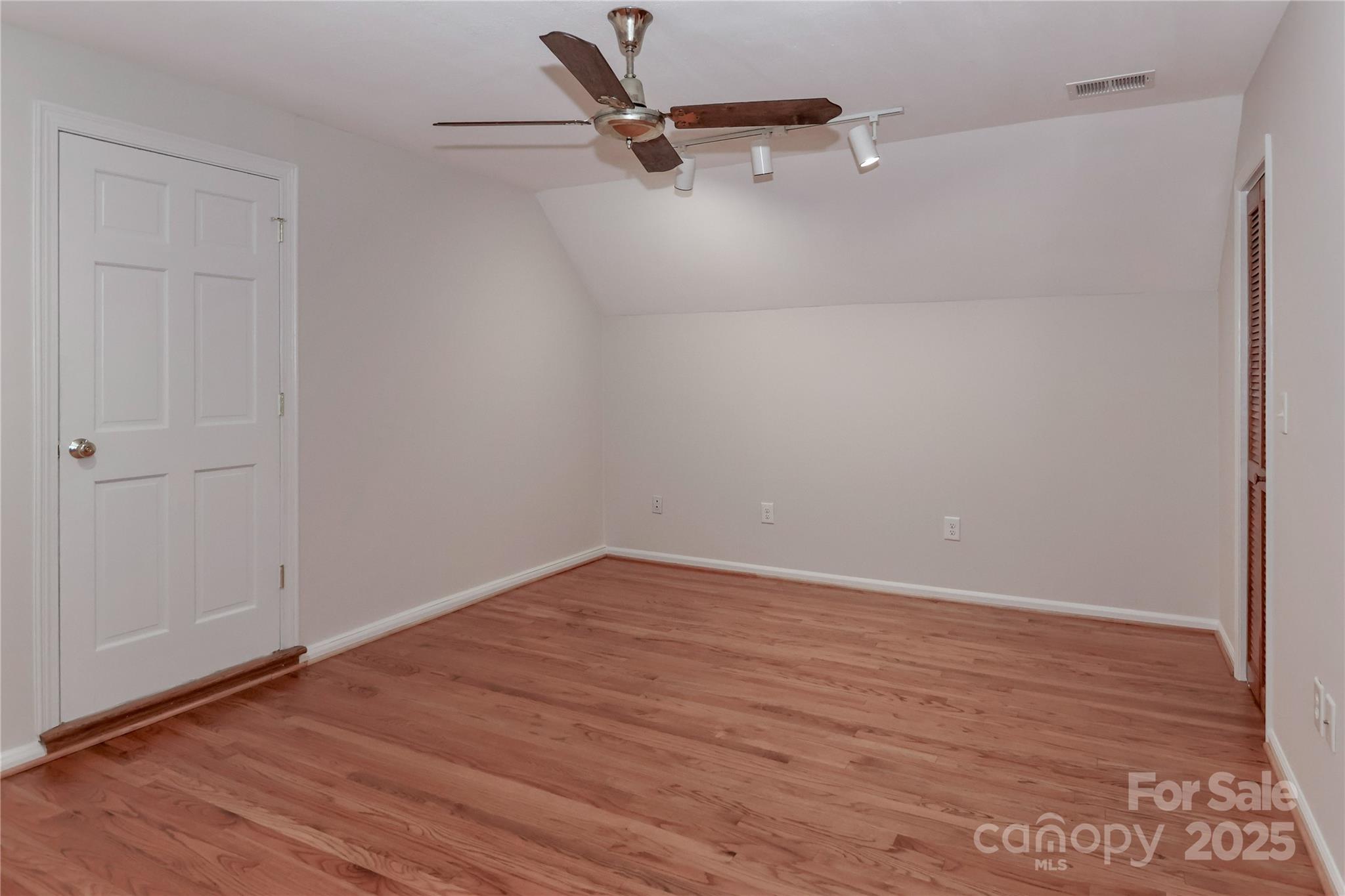 1051 Michael Avenue Property Photo 32