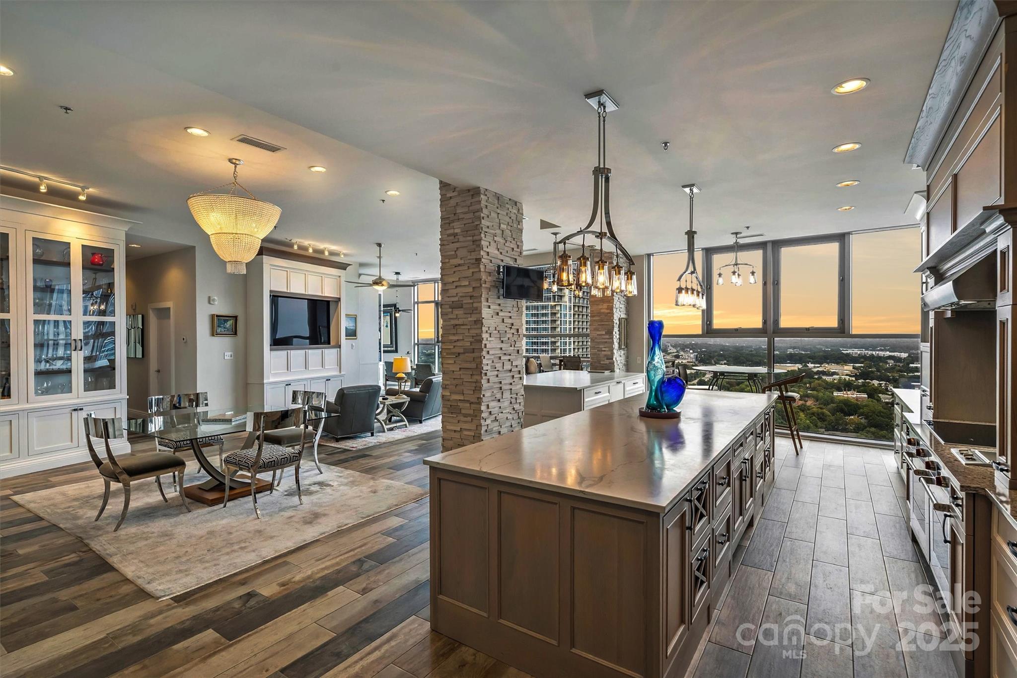 333 W Trade Street 2704 Property Photo 6