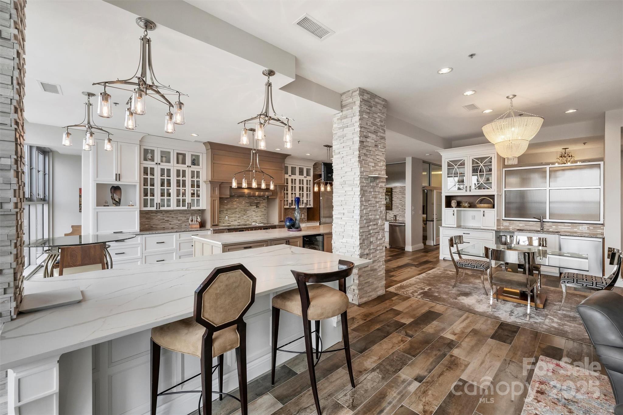 333 W Trade Street 2704 Property Photo 7