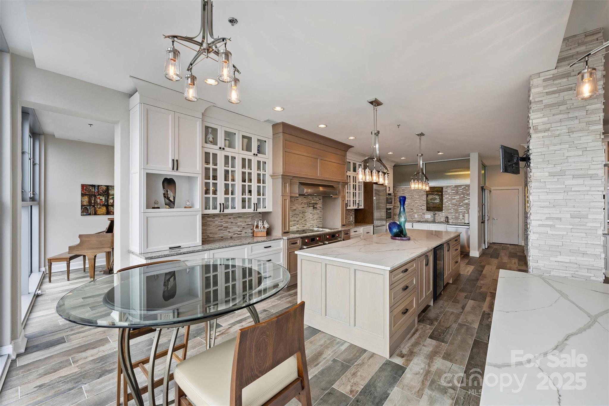 333 W Trade Street 2704 Property Photo 8