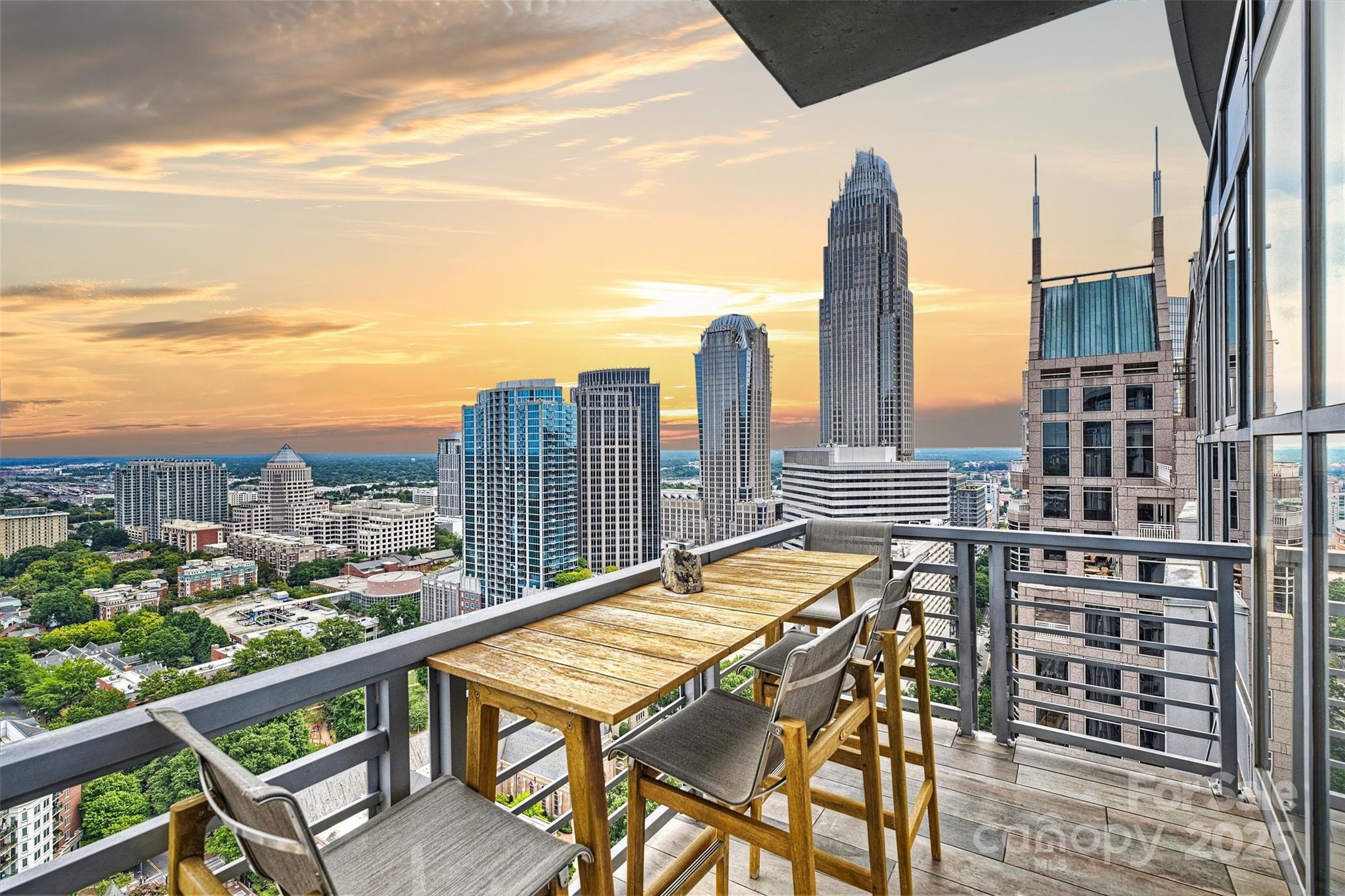 333 W Trade Street 2704 Property Photo 16